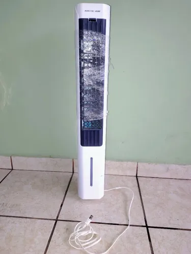  Climatizador evaporativo portátil do modelo Arctic Air Tower+