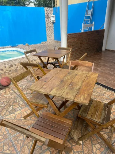 Mesa dobrável com cadeiras 