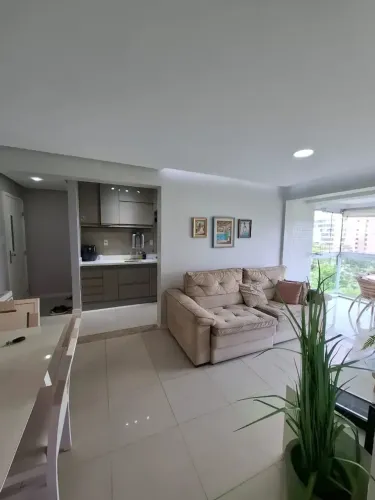 Lindo apartamento à venda em Alphaville. 80 M2, 2/4 mais dependência completa.