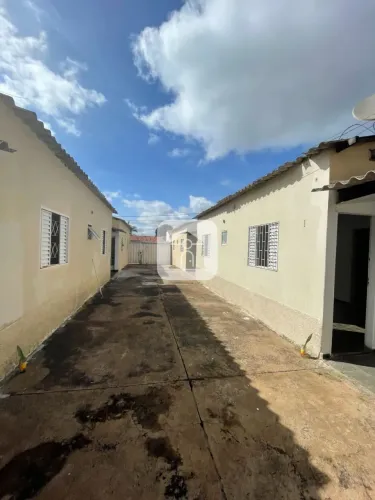 Casa colônia para locação no bairro Tubalina