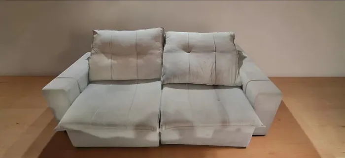 Sofá retrátil, reclinavel, cinza de 2 lugares, em ótimo estado.