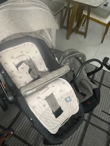 Carrinho de bebê e Conforto Kiddo