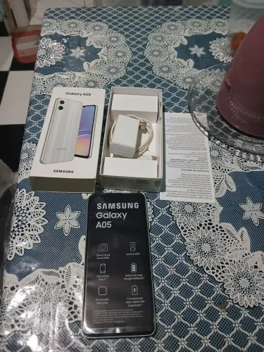 Vende-se um celular da Samsung