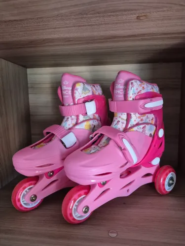 Patins princesas N° 28/31 NÃO TEM MENOR VALOR