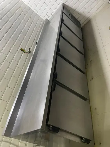 Balcão refrigerado inox, 220v, 5 portas , em excelente funcionamento
