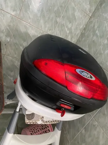 Baú givi usado poucas vezes