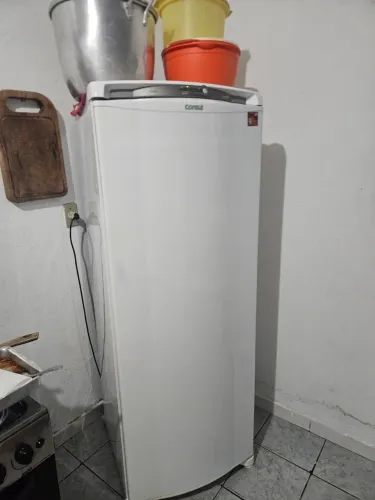 Vende-se geladeira