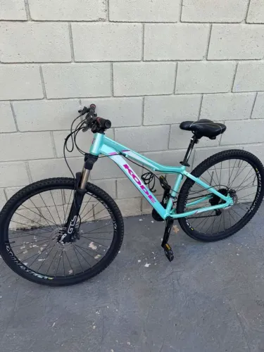 Bicicleta aro 29 com freio hidráulico amortecedor com trava peças Shimano alivio