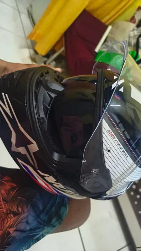 Capacete Norisk, usado uma vez só. N:56