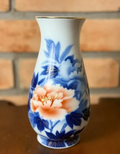 Vendo lindíssimo vaso antigo de porcelana japonesa pintado a mão