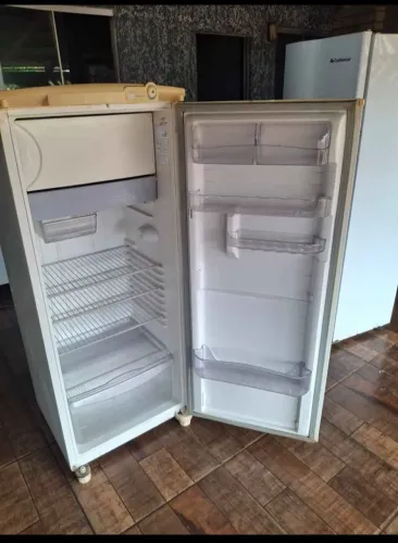 Vendo geladeira Eletrolux