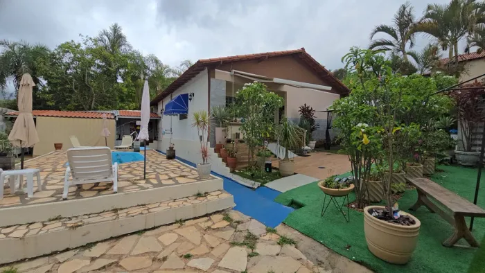 Linda casa com 2 quartos mais 1
