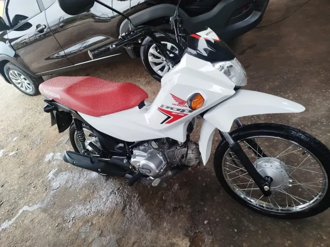 Moto impecável 