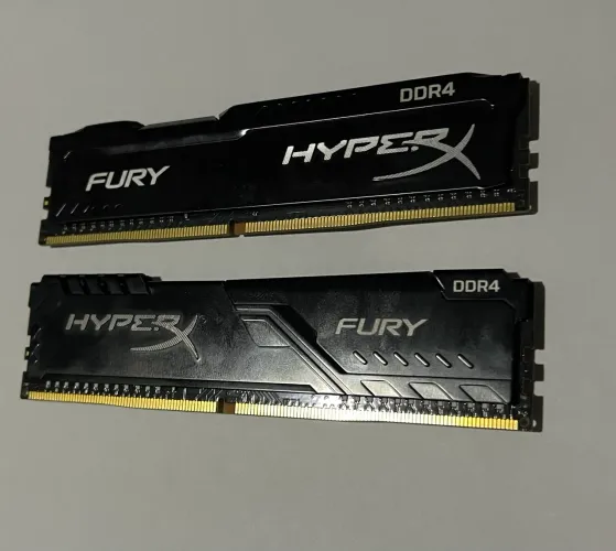 Memória RAM 8gigas cada uma