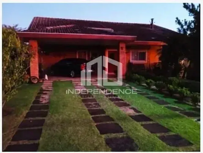 Casa à venda | 400m² | com 4 suítes | Jambeiro, SP
