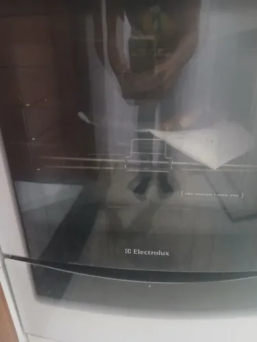Fogão Electrolux 4 bocas funcionando perfeitamente, forno excelente com tampa de vidro