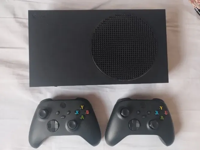 Console de Videogame  Xbox Series S Preto (1TB) + 2 Controles