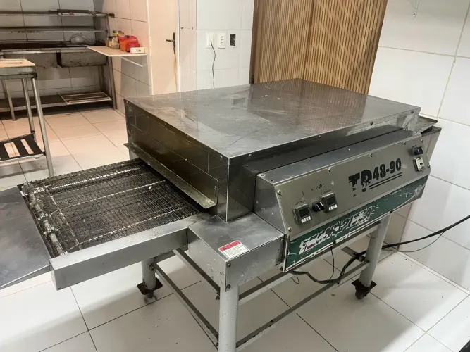 Forno esteira para pizza/esfiras elétrico tecnopizza