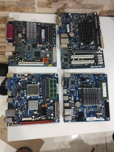 Kit placa mãe com processador integrado 2gb ddr3 - funcionando