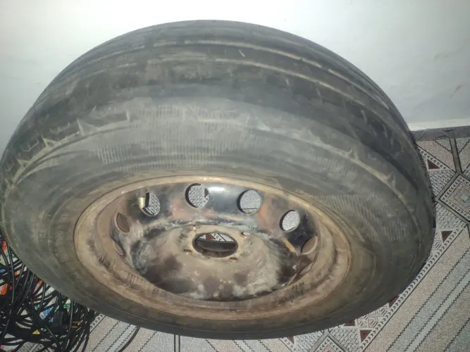 Roda e pneu Peugeot 206 aro 14