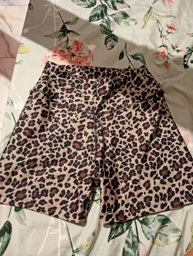 Sort legging oncinha tamanho M nova