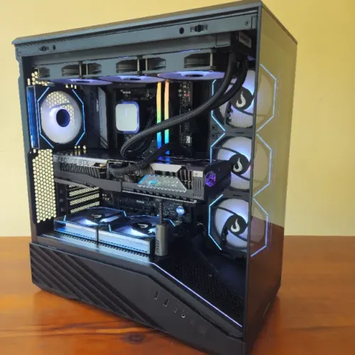 PC GAMER RTX 5070 | 7 7800X3D | 32GB RAM
