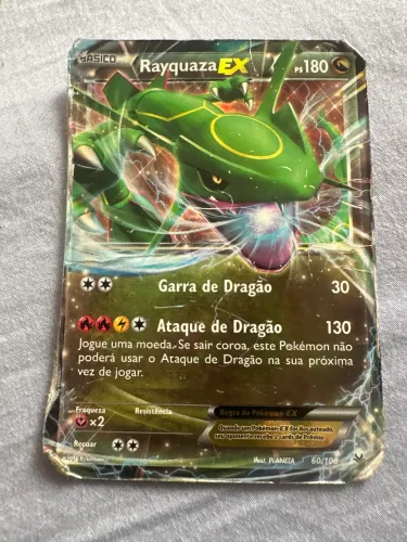 Vendo carta Pokémon rayquaza ex as pontas estão um pouco desgastadas