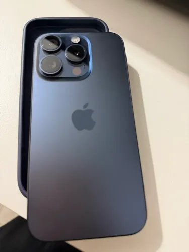iPhone 15 pro 256gb bateria 90%