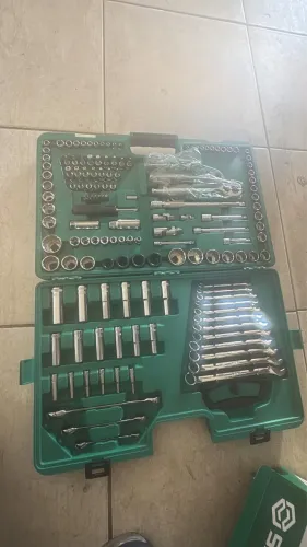 Vendo Jogo de ferramentas Sata usada poucas vezes conjunto 150 peças