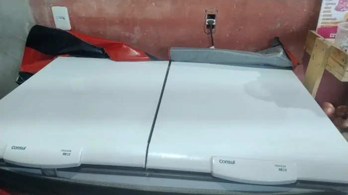 Frizzer gelando muito bem sem marcas de uso ac cartão 