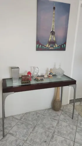 Console / Aparador Moderno em Madeira, Vidro e Metal - Design Elegante
