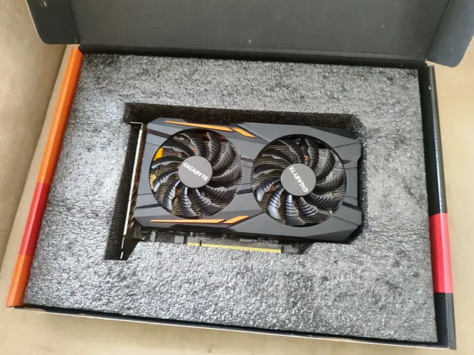 Placa de vídeo RX560 com defeito