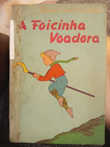 Livro infantil, capa dura, com dedicatória da autora: A foicinha voadora.