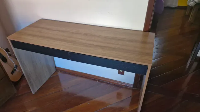 Escrivaninha com 2 gavetas 