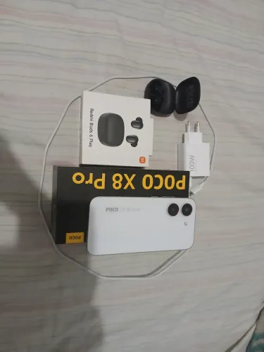 Vendo Poco X8 pro com 3 dias de uso junto com fone da Xiaomi redmi buds 6 play 