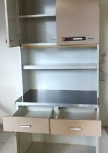 Armário de piso usado conservado material aço