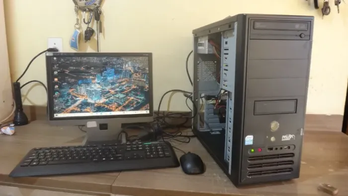 Computador Intel ®I3 3,30GHz +P.Vídeo