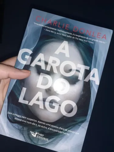 Livro a garota do lago