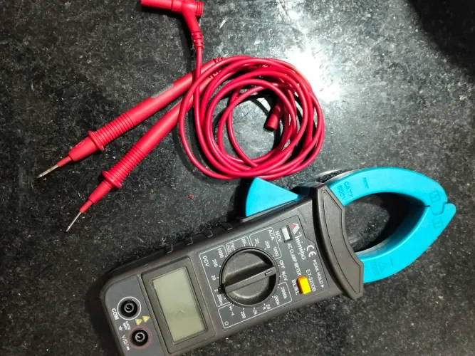 Vende-se alicate amperímetro minipa 3200b 400 reais