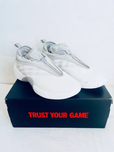 Tênis Adidas