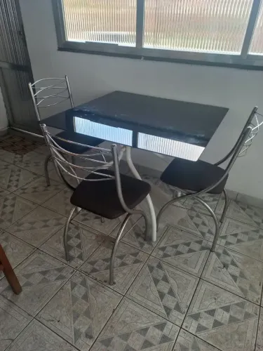 Mês com 4 cadeiras