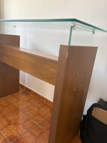 Aparador Moderno com Tampo de Vidro