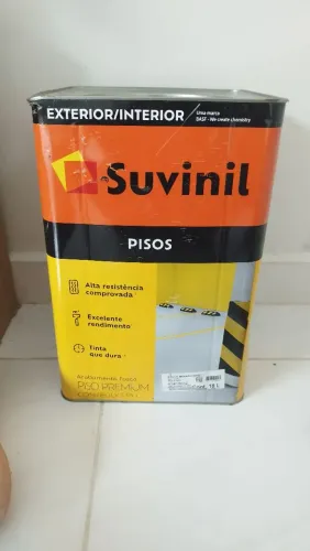 Vende-se uma tinta pra piso 18 litros. 