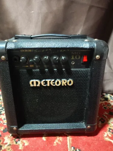 AMPLIFICADOR METEORO GUITARRA.
