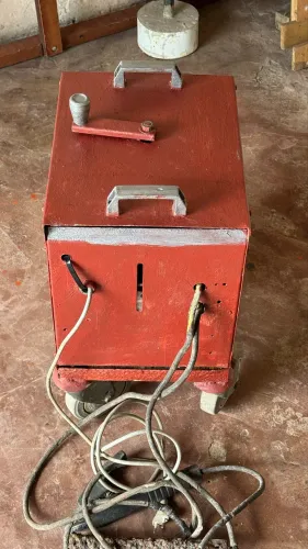 VENDE-SE MÁQUINA DE SOLDA