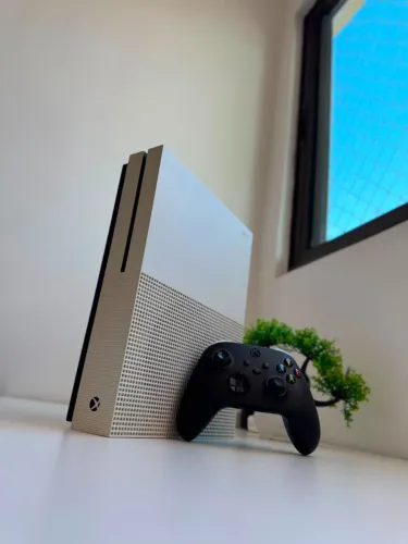Xbox One S 1TB + controle original (garantia e parcelamento)