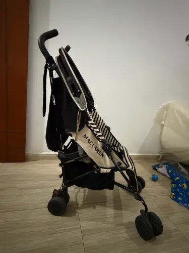 Carrinho infantil McLaren guarda-chuva