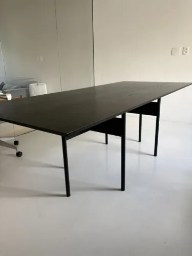 Mesa de jantar/reunião em madeira ebanizada