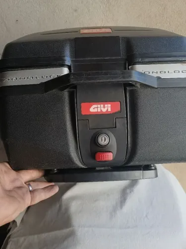 baú givi 28 litros semi novo