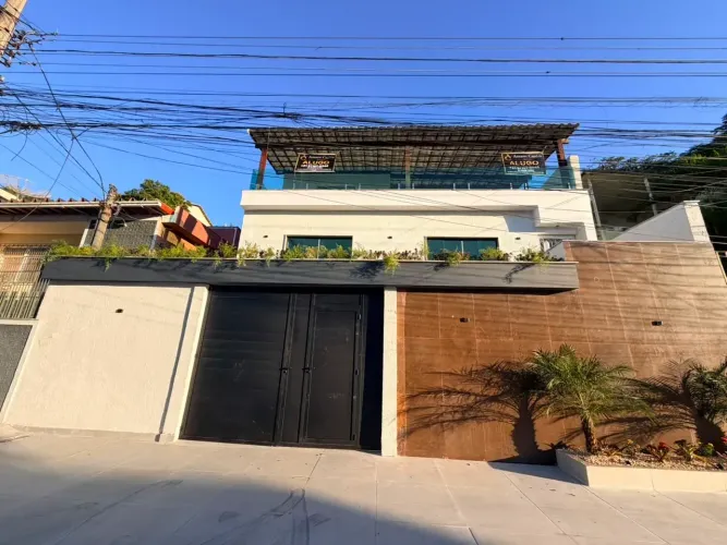 Alugo casa comercial ou residencial com 4 quartos na rua Ivan Vigne centro Nova Iguaçu